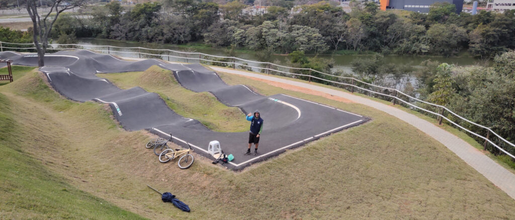 Pump track